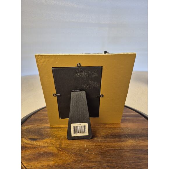 3D Howling Wolves Frame Holds 4 x 6 Photo Birchwood accents 8 x 8 Inches NWOB - Picture 5 of 9